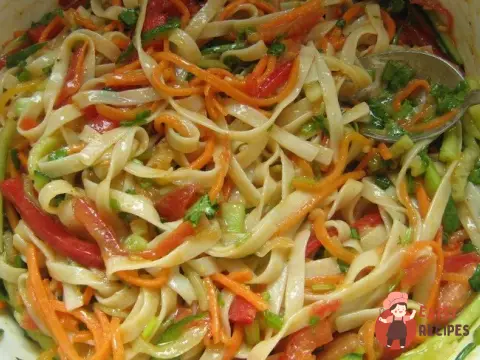 Локшина удон з овочами
