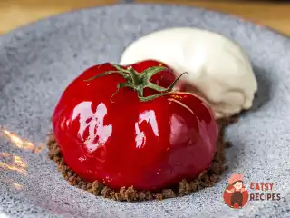 Солодкий помідор з морозивом з базиліку.