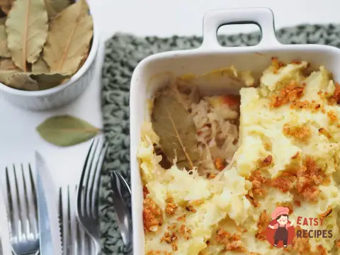 Картопляна запіканка з квашеною капустою та яблуками