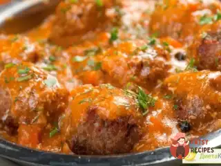 Фрикадельки у томатно-часниковому соусі