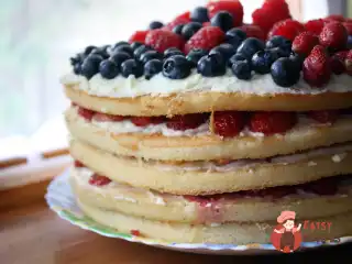 Фруктово-ягідний торт з маскарпоне кремом