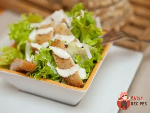 Курячі шматочки з соусом із блакитного сиру