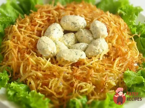 Салат з куркою «Гніздо глухаря»