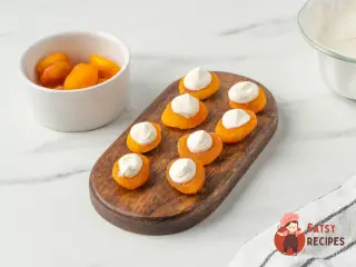 Крок 2: Швидка закуска з курагою, сиром і горіхами