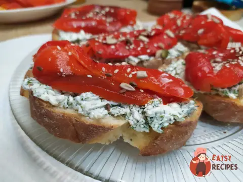 Брускета з печеним перцем