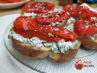 Брускета з печеним перцем