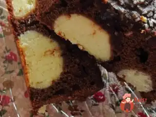 Шоколадний пиріг із сирно-кокосовими кульками