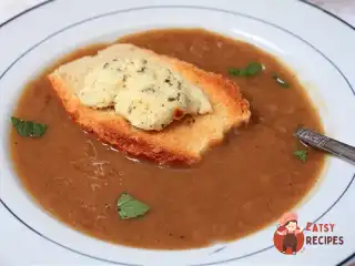 Традиційний французький цибульний суп