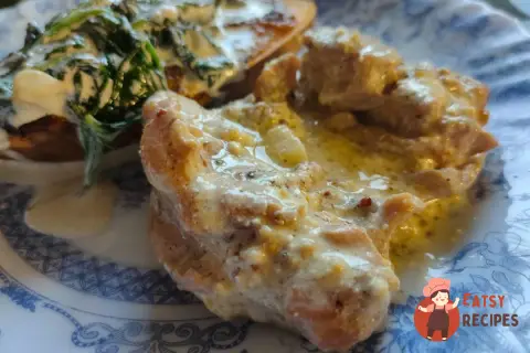 Філе курячих ніжок тушковане з гірчицею та вершками