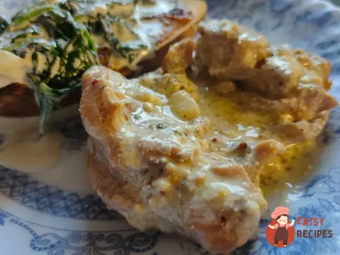 Філе курячих ніжок тушковане з гірчицею та вершками