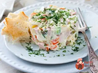 Салат з куркою та крабом