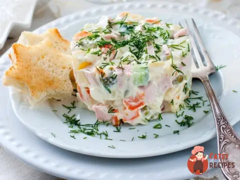 Салат з куркою та крабом