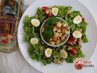 Теплий салат з куркою та ківі