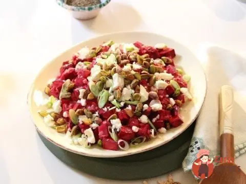 Різдвяний салат з сиром фета
