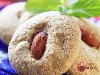 Різдвяне печиво з корицею та мигдалем