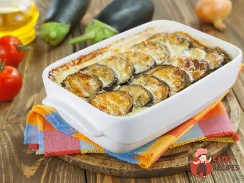Овочевий мусак з яйцями