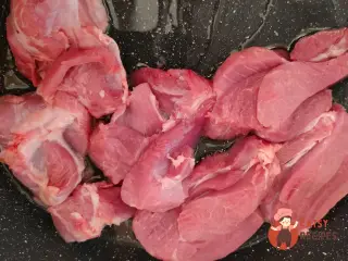 Крок 3: Індичка тушкована зі сливами