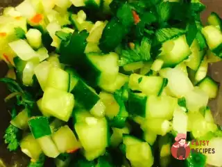 Гострий огірковий салат по-азіатському