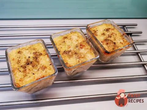 Вершковий жульєн з грибами та мідіями