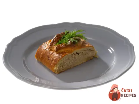 Пиріг з куркою та цибулею