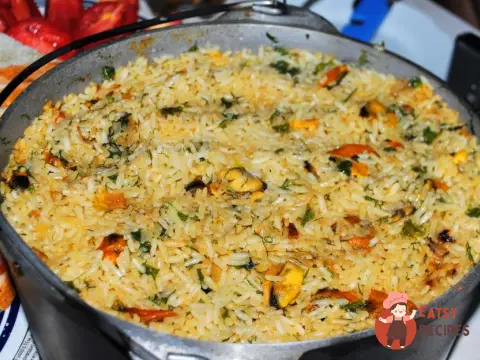Рисова локшина з мідіями