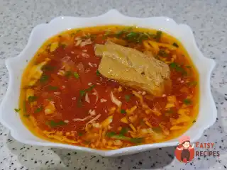 Борщ із буряком на свинячих ребрах