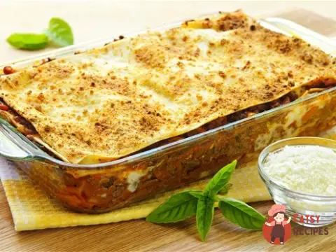 Лазання з ковбасним фаршем та шинкою