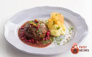 Котлети З Яловичини З Картопляним Пюре Та Журавлинним Соусом