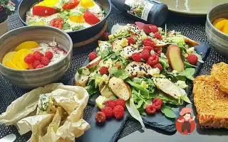 Літній Салат З Персиком Курячим Філе-Гриль Та Малиною