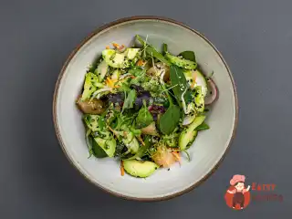 Зелений салат з помело