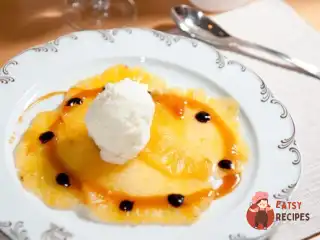 Ананас з соусом з манго та рому