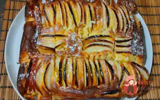 Сирний пиріг з яблуками