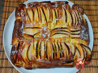 Сирний пиріг з яблуками