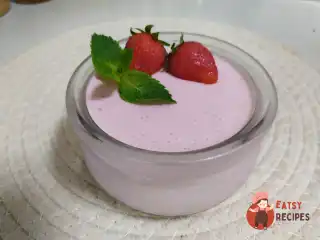 Десерт з сиру та ягід