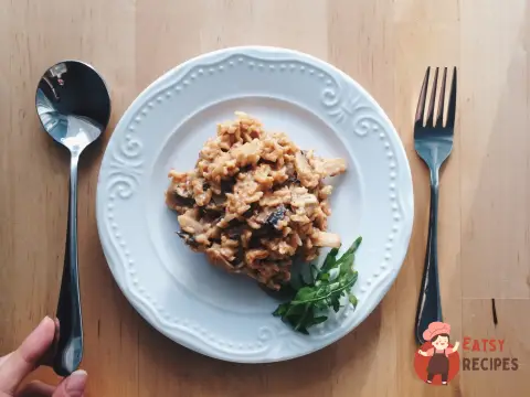 Бурий рис з печерицями та сметаною