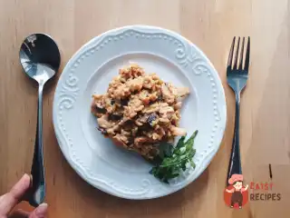 Бурий рис з печерицями та сметаною