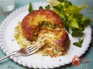 Хрусткі рибні кекси з кремовим соусом із білого вина