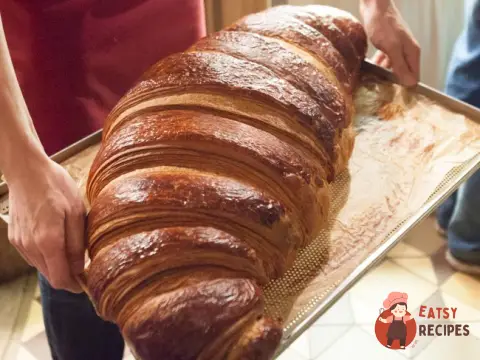 Гігантський круасан