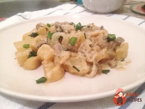 Соус з печерицями та картоплею