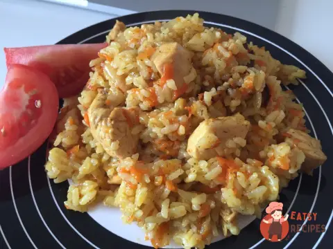 Плов з куркою на сковороді