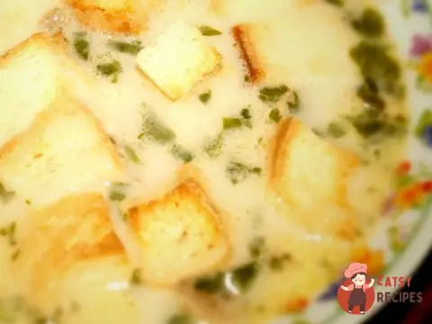 Сирний суп з куркою, печерицями та грінками