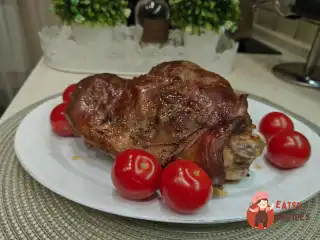 Соковите стегно індички в духовці