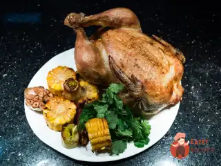 Курка запечена в духовці