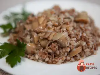 Запечена гречка з м'ясом та грибами