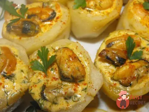 Картопляна закуска з мідіями