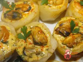 Картопляна закуска з мідіями