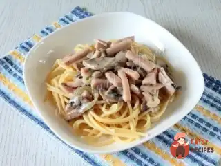 Паста з ветчиною та грибами