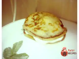 Домашні оладки з яблуками та цільнозерновим борошном