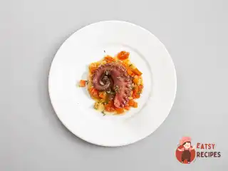 Восьминіг з артишоком та томатно-м'ятним соусом