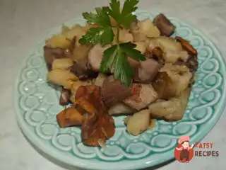 Смажена картопля з лісовими грибами
